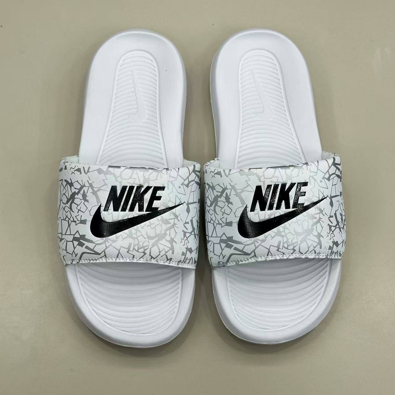 Nike Benassi JDI Slides